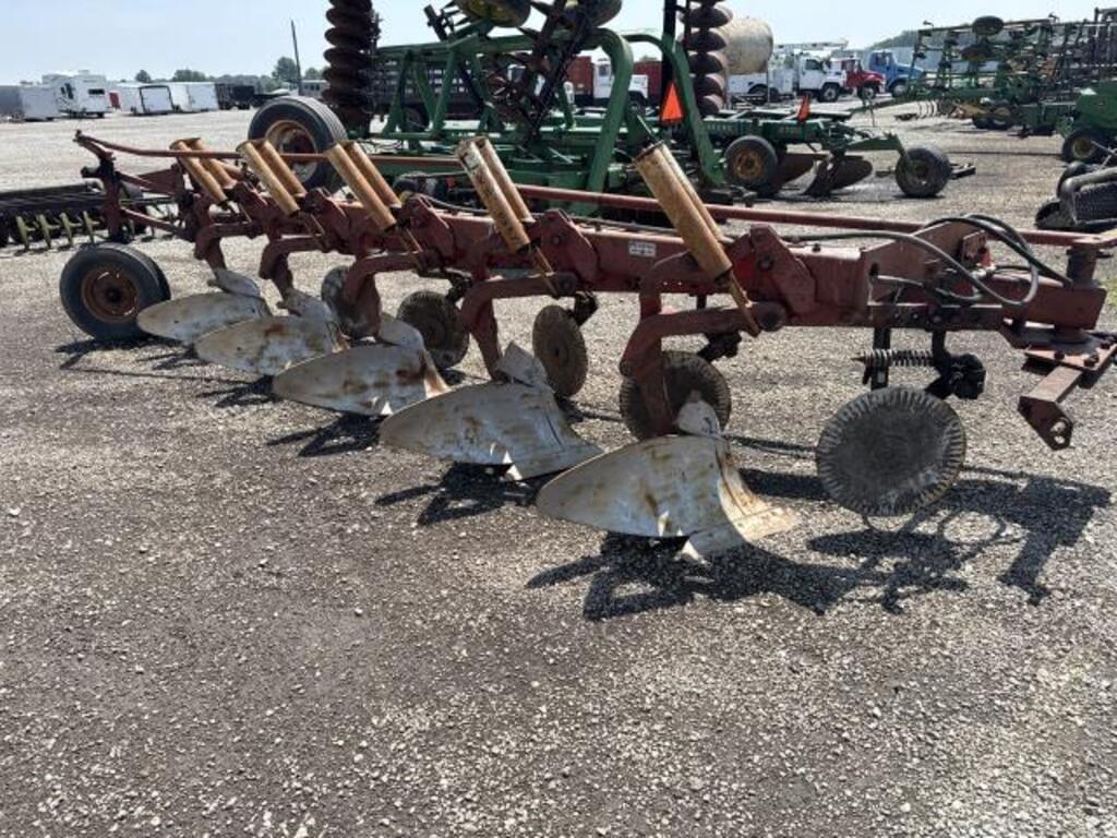 Image of International Harvester 720 Primary image
