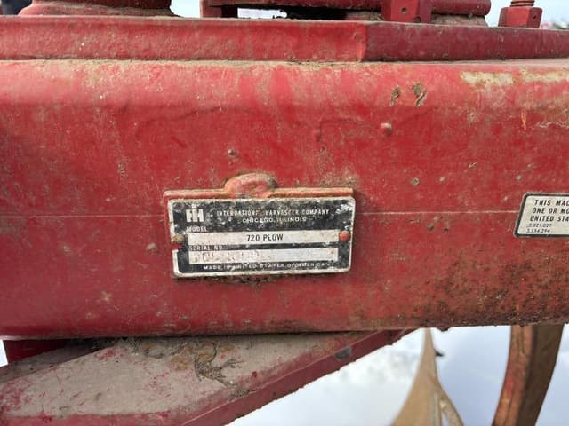 Image of International Harvester 720 equipment image 1