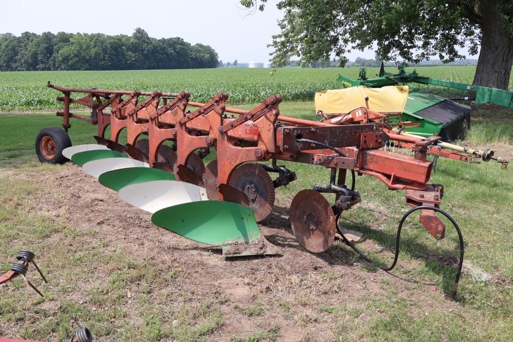 Image of International Harvester 720 Image 0