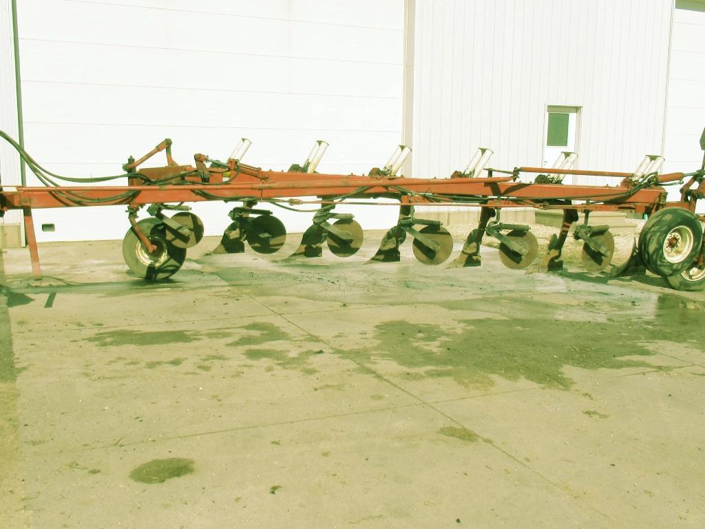 Image of International Harvester 720 Image 1