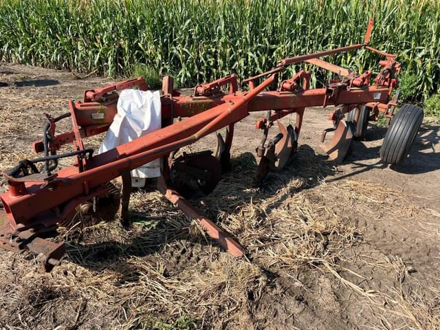 Image of International Harvester 720 equipment image 1