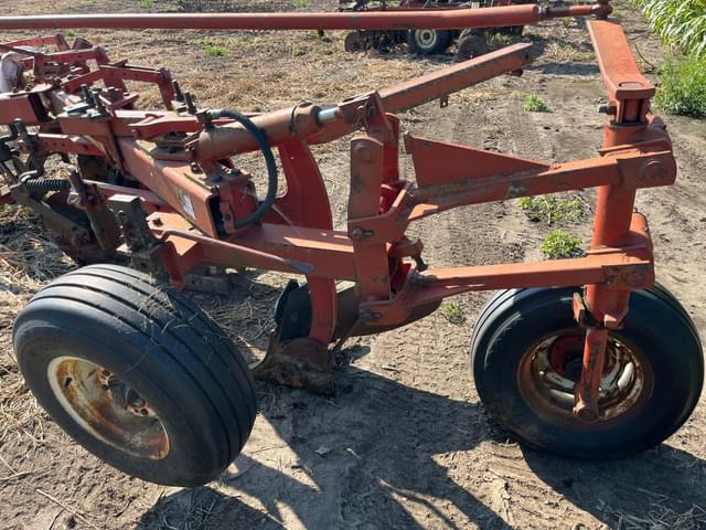 Image of International Harvester 720 equipment image 4
