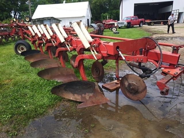 Image of International Harvester 720 equipment image 2