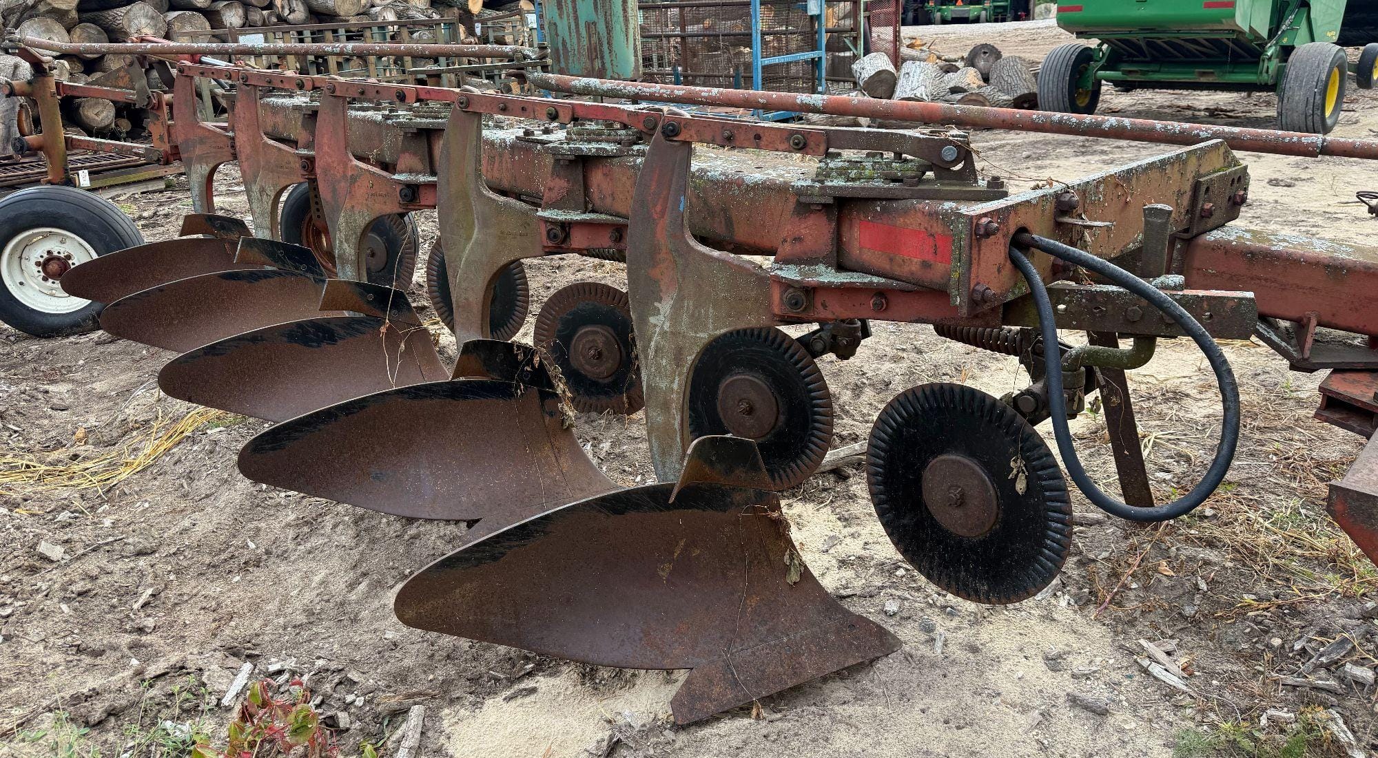 International Harvester 720 Equipment Image0