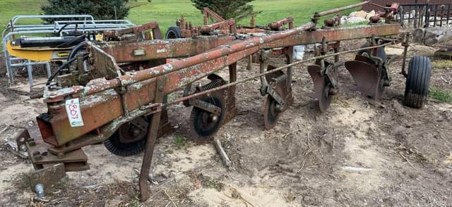 Image of International Harvester 720 equipment image 1