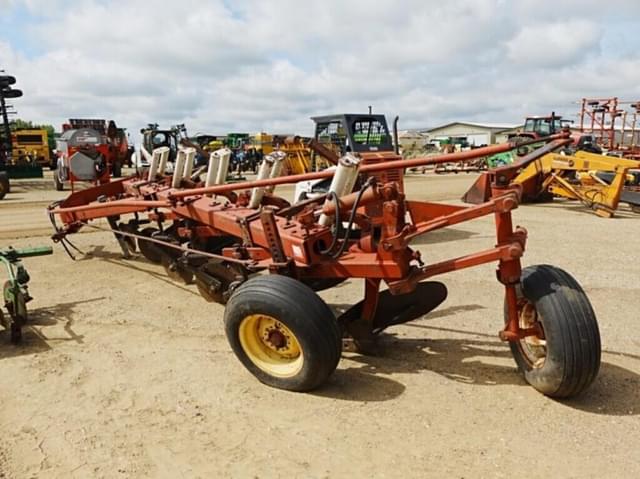 Image of International Harvester 720 equipment image 3