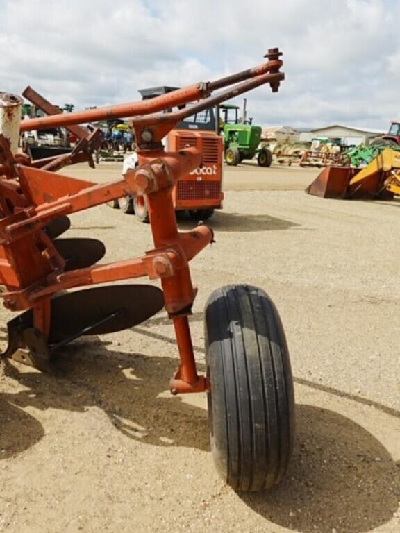 Image of International Harvester 720 equipment image 4