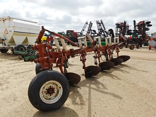 Image of International Harvester 720 equipment image 2