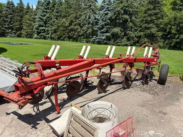 Image of International Harvester 720 equipment image 3