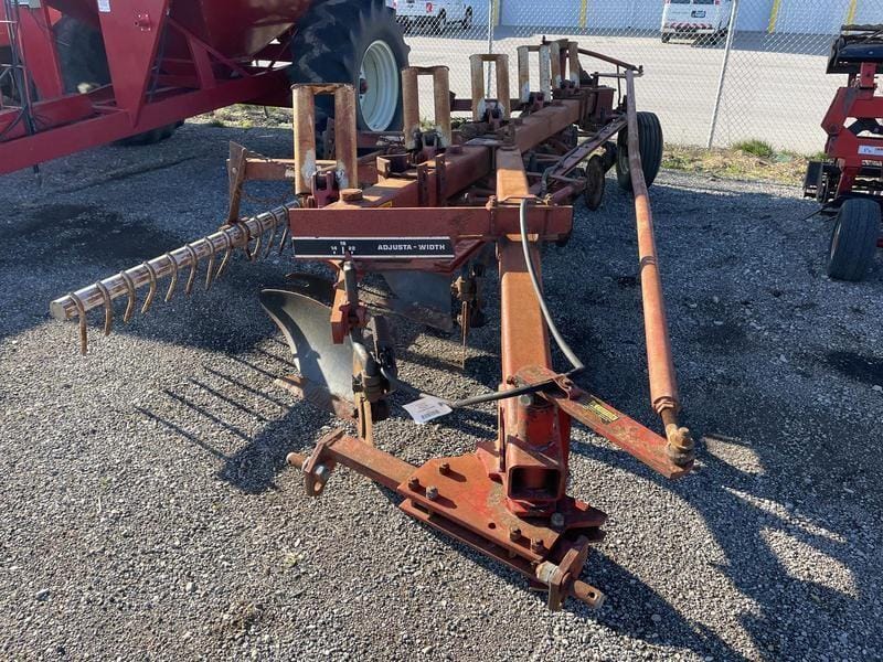 International Harvester 730 Equipment Image0