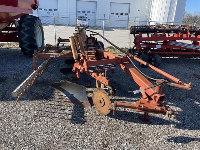 Image of International Harvester 730 equipment image 1