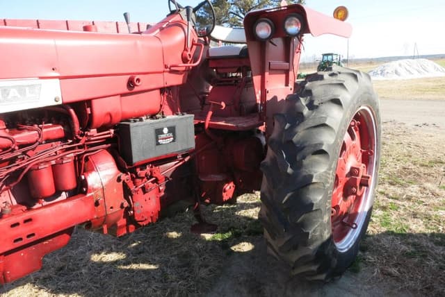 Image of International Harvester 756 equipment image 3