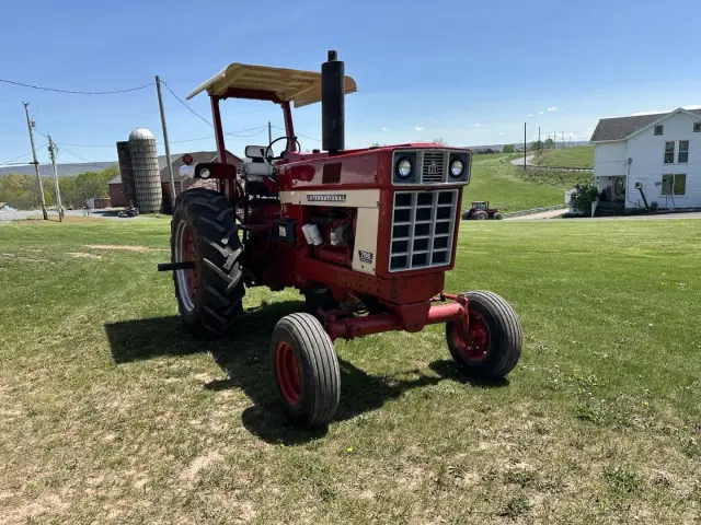Image of International Harvester 766 equipment image 1