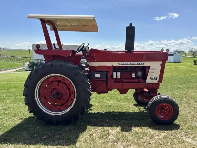 Image of International Harvester 766 equipment image 2