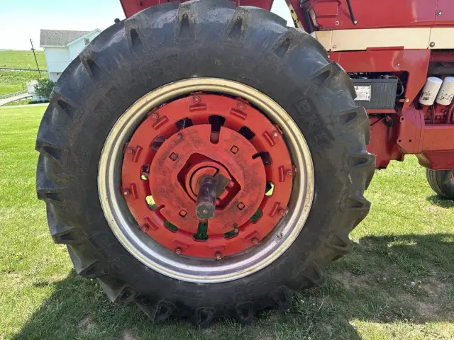 Image of International Harvester 766 equipment image 4