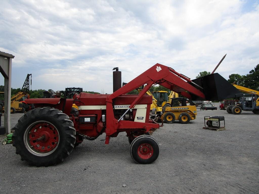 Main image International Harvester 766