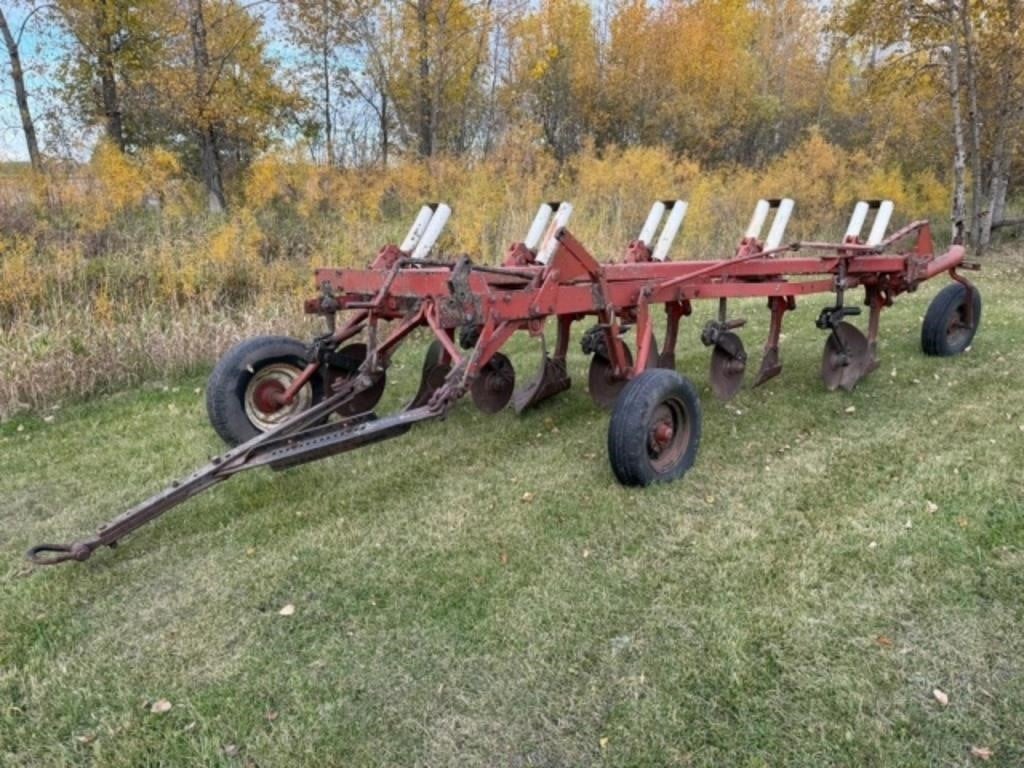 International Harvester 770 Equipment Image0