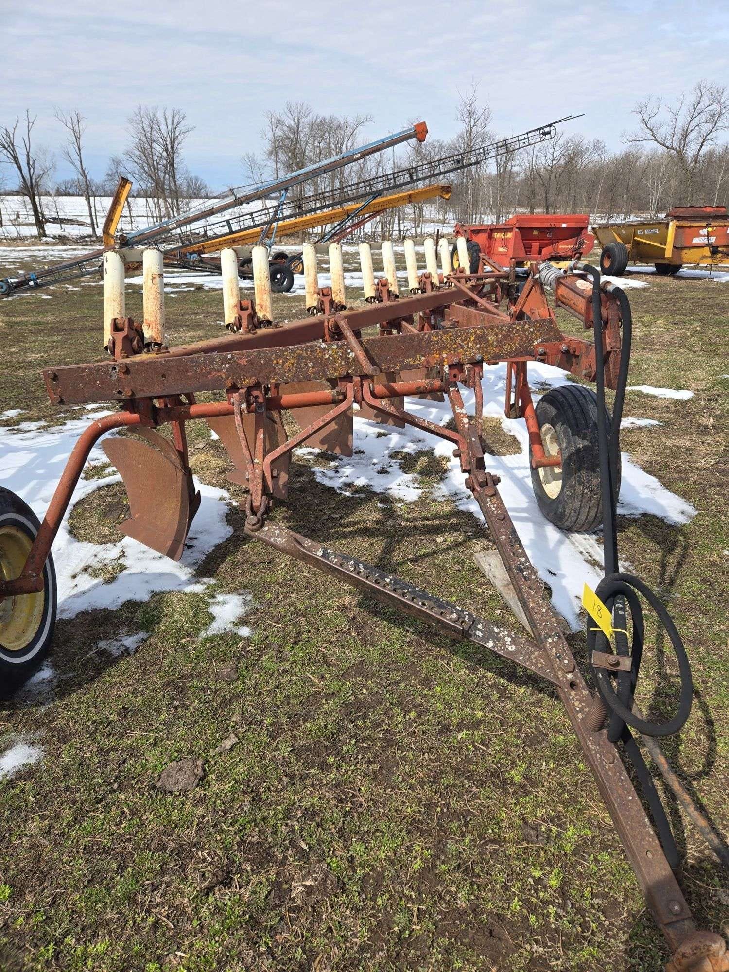 International Harvester 770 Equipment Image0