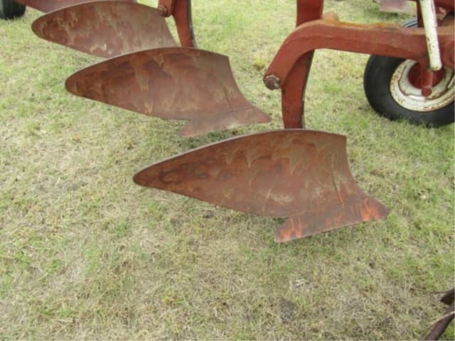 Image of International Harvester 770 equipment image 3