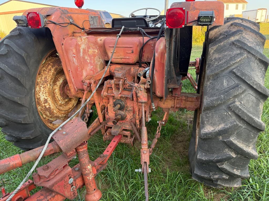 Image of International Harvester 784 Image 1