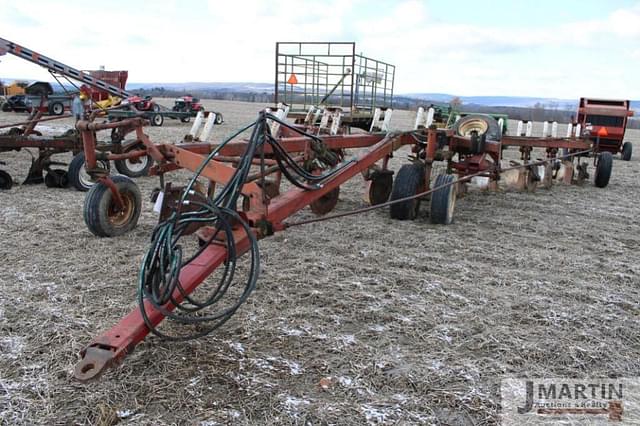 Image of International Harvester 800 equipment image 1