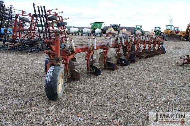 Image of International Harvester 800 equipment image 3