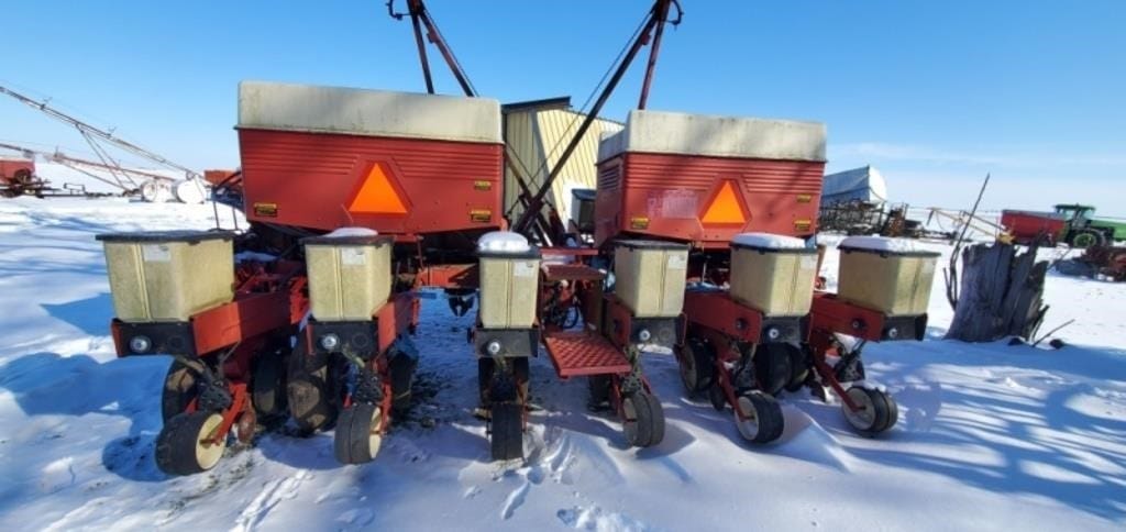 International Harvester 800 Equipment Image0