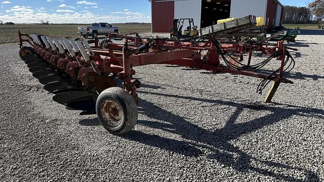 Image of International Harvester 800 equipment image 1