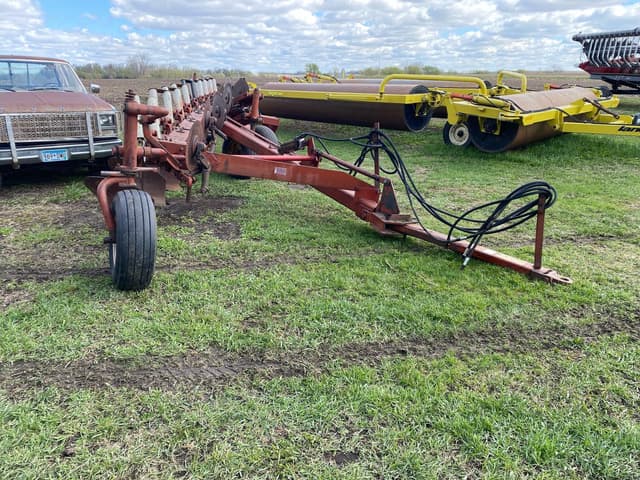 Image of International Harvester 800 equipment image 2