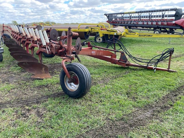 Image of International Harvester 800 equipment image 3