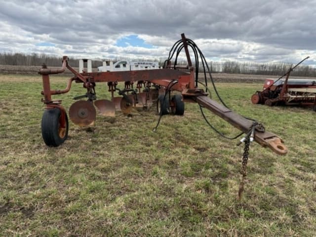Image of International Harvester 800 equipment image 2