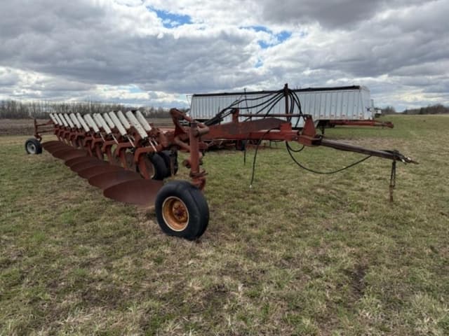 Image of International Harvester 800 equipment image 3