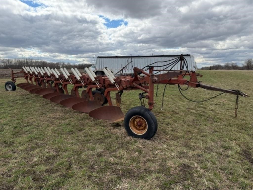 International Harvester 800 Equipment Image0