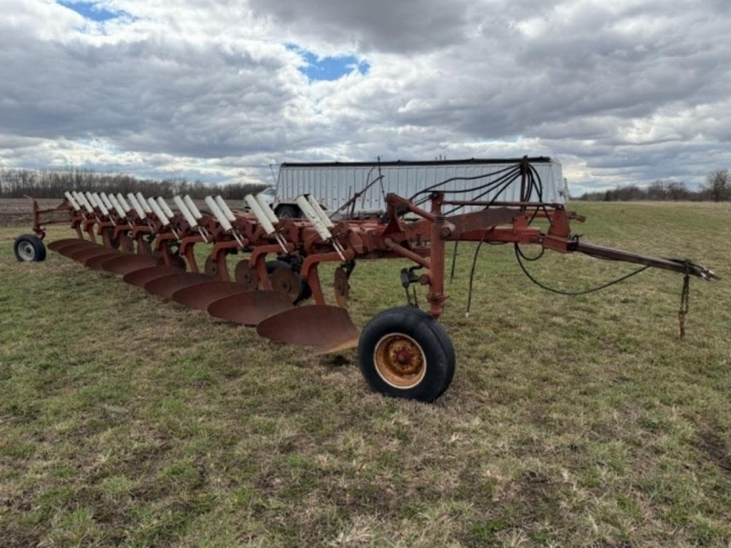 Image of International Harvester 800 Primary image