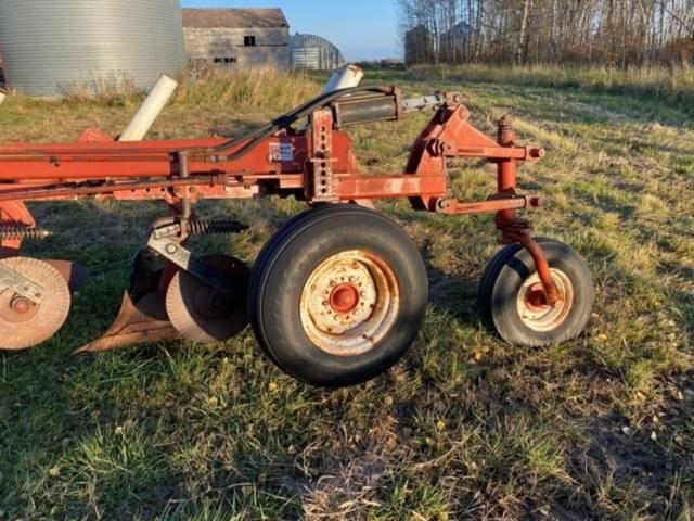Image of International Harvester 800 equipment image 1