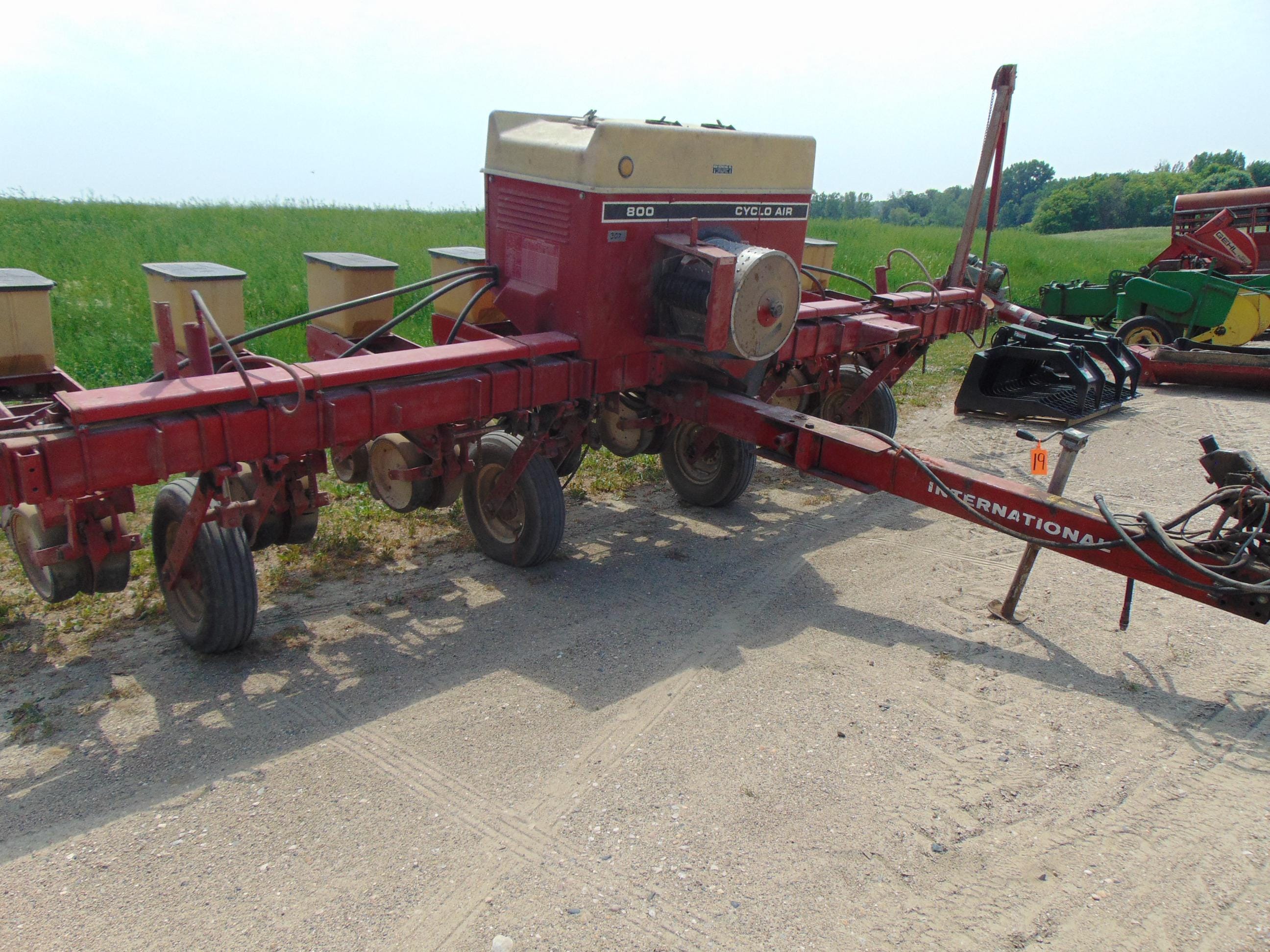 Main image International Harvester 800 Cyclo Air