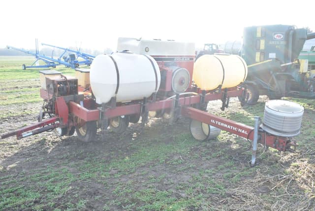 Image of International Harvester 800 Cyclo Air equipment image 2
