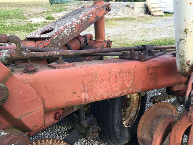 Image of International Harvester 800 equipment image 4