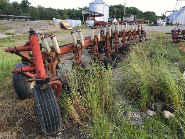 Image of International Harvester 800 equipment image 1