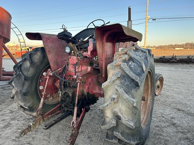 Image of International Harvester 806 equipment image 3