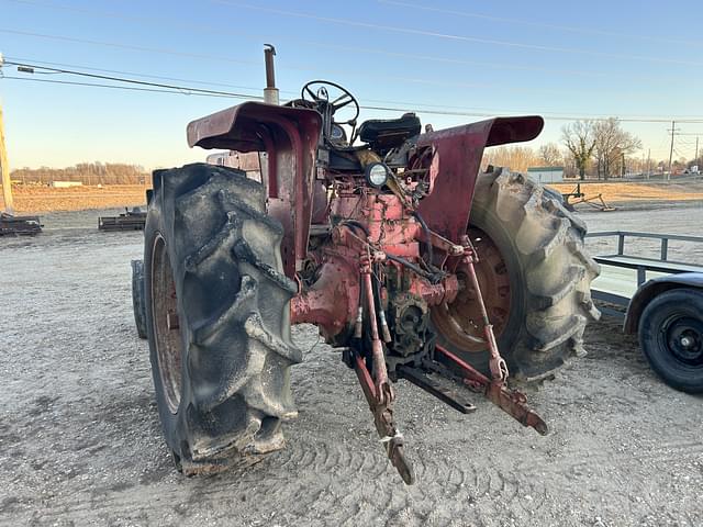 Image of International Harvester 806 equipment image 2