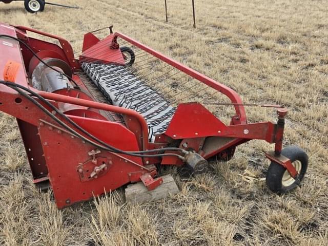 Image of International Harvester 810 equipment image 3