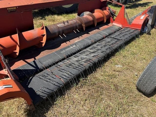 Image of International Harvester 810 equipment image 3