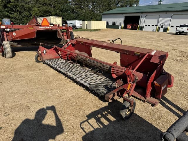 Image of International Harvester 810 equipment image 2