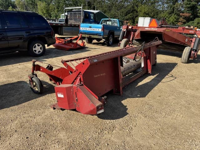 Image of International Harvester 810 equipment image 3