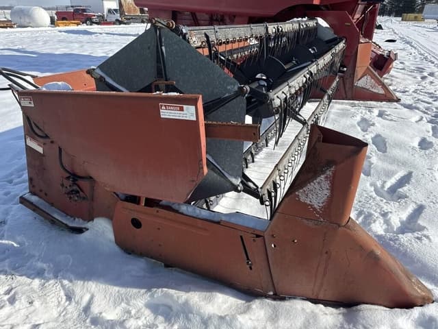 Image of International Harvester 820 equipment image 2