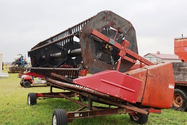 Image of International Harvester 820 equipment image 3