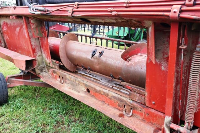 Image of International Harvester 820 equipment image 2