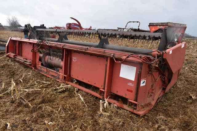 Image of International Harvester 820 equipment image 3