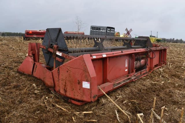 Image of International Harvester 820 equipment image 4
